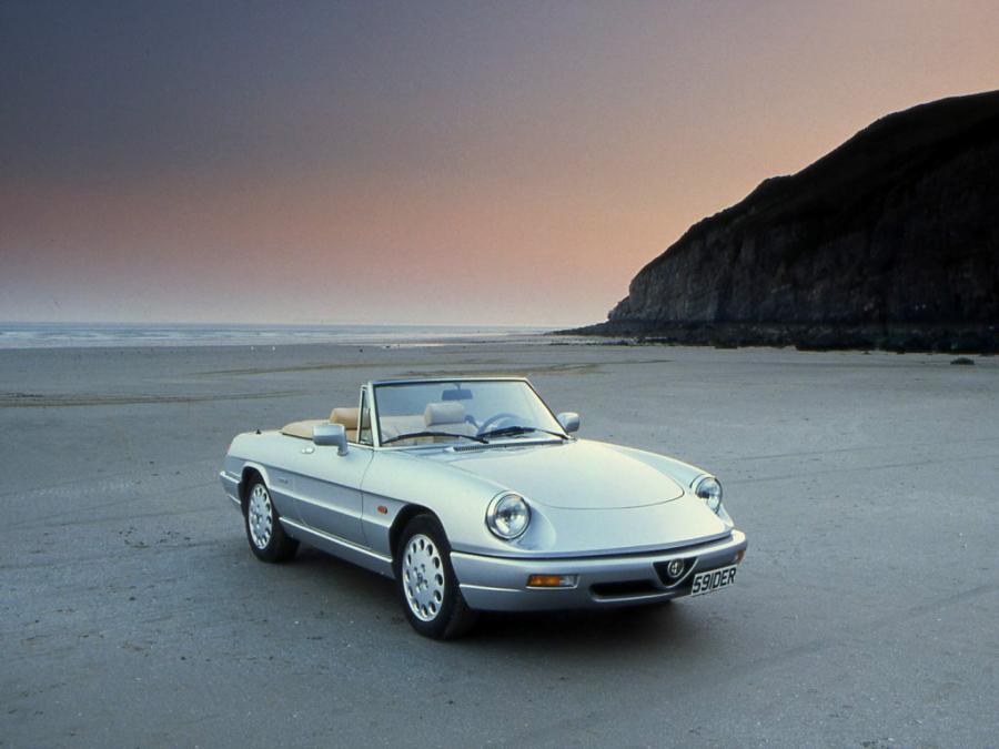  Alfa Romeo Spider 2.0 (115.A1) 1990 года  (фото 8 из 35)